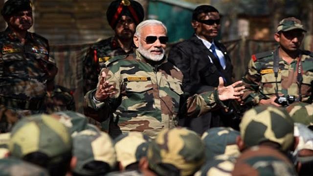 PM Modi amidst Indian Army soldiers