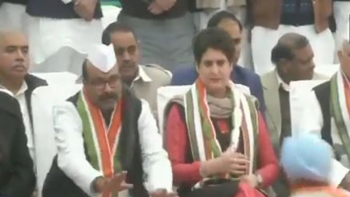 Man breaches security of Priyanka Gandhi at a party event in Lucknow on Congress foundation day on Saturday