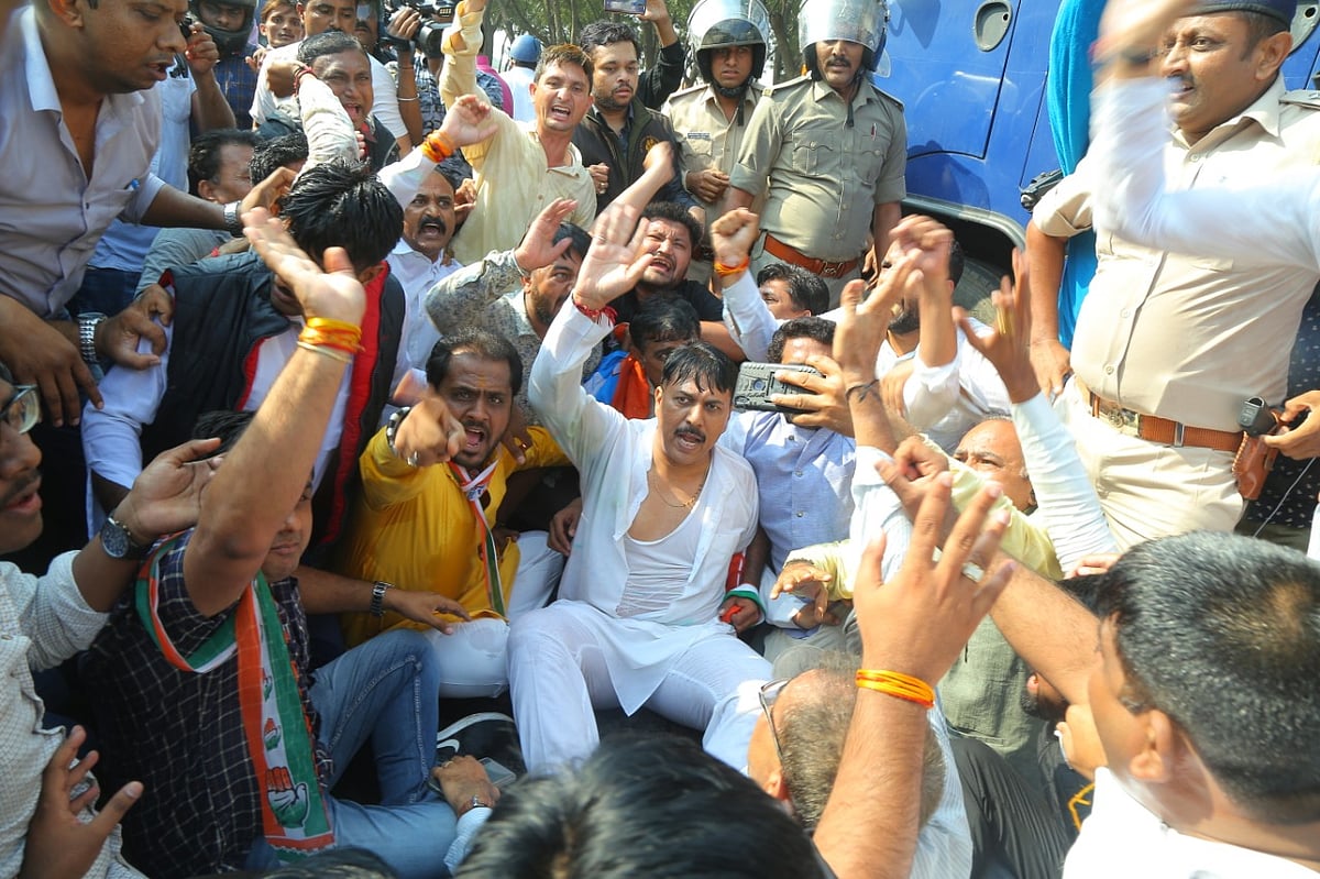 Congress leaders detained during protest march to Gujarat Assembly 