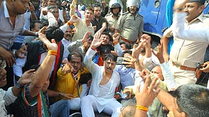 Congress leaders detained during protest march to Gujarat Assembly