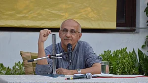 Centre’s report ignores issue of minimum wages to migrant workers: Harsh Mander, Anjali Bharadwaj in SC