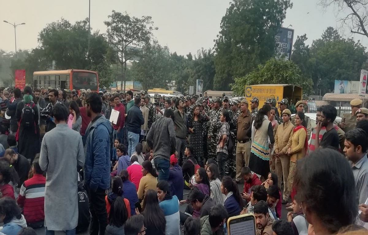 Hostel fee hike row: JNUSU office-bearers meet HRD ministry officials 