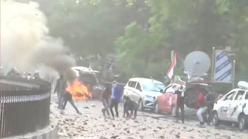 Protests turn violent against Citizenship Act in Lucknow on Thursday 