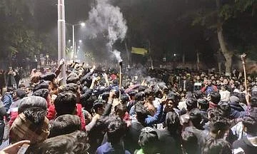 Assault on AMU students  vicious and calls for an inquiry:  a watershed for Muslim youth protest?