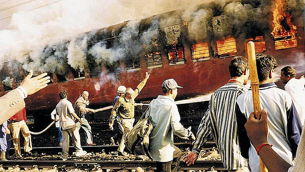 Godhra riots: Nanavati panel gives clean chit to Modi govt