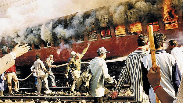 Godhra riots: Nanavati panel gives clean chit to Modi govt