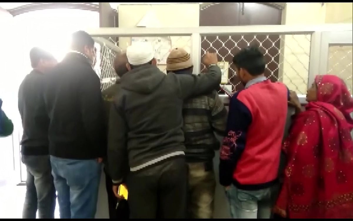 CAA-NRC-NPR effect: People queue up to get birth certificate  at Municipal Corporation office in UP’s Hapur