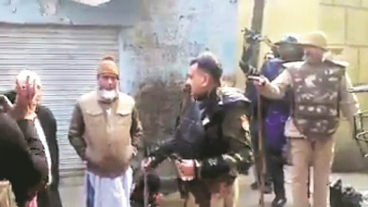 ‘Go to Pakistan,’ says Meerut SP to protestors, watch video