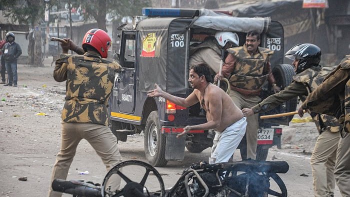UP Police detain MPs, seal shops, confiscate property of ‘protesters’