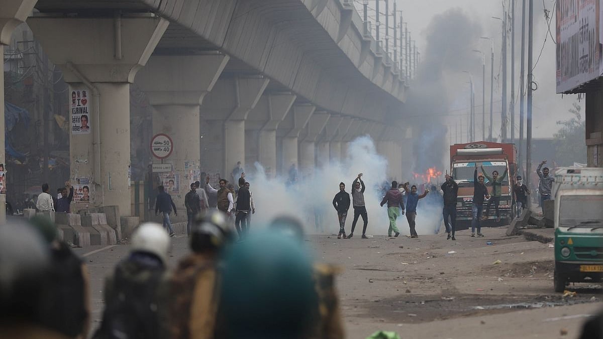  Protesters clash with police personnel as they pelt stones during their protest against the CAA 2019 in Delhi’s Seelampur area on Dec 17, 2019