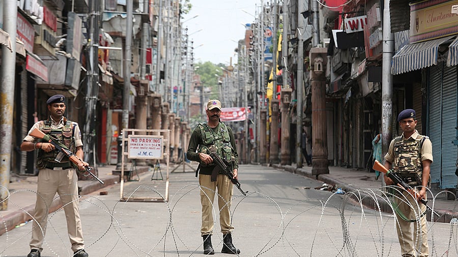 Envoys from 16 nations in Kashmir to assess ground situation, European Union opts out, wants more access
