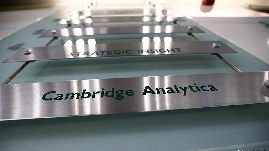 Cambridge Analytica shuts down
