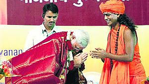 Controversial godman Nithyananda with PM Modi (File photo)