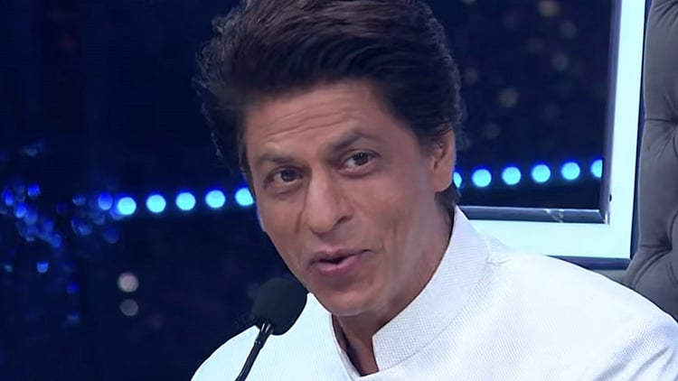 WATCH: I am a Muslim, my wife is a Hindu, and my kids are Hindustan, says Shah Rukh Khan, wins hearts