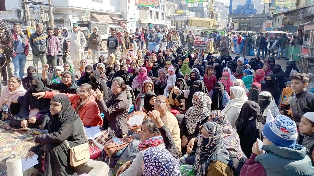 Women and Children holding a 72 hour long dharna against CAA and NRC at Taj chowk at Haldwani