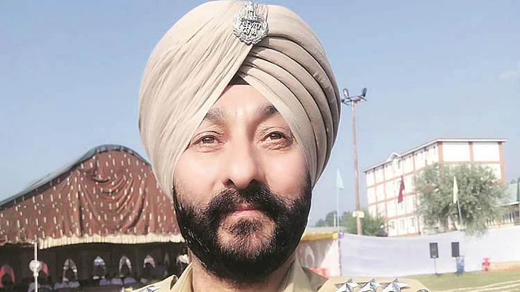 Why were Davinder Singh’s links to Afzal Guru not probed? Or, did Mr Advani know what he was doing?