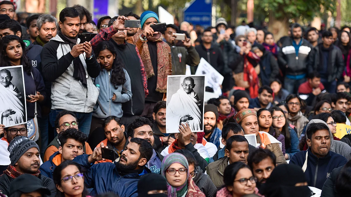 JNU students during a protest march from Mandi House to HRD Ministry, demanding removal of the university vice-chancellor on Thursday, January 9 (PTI)