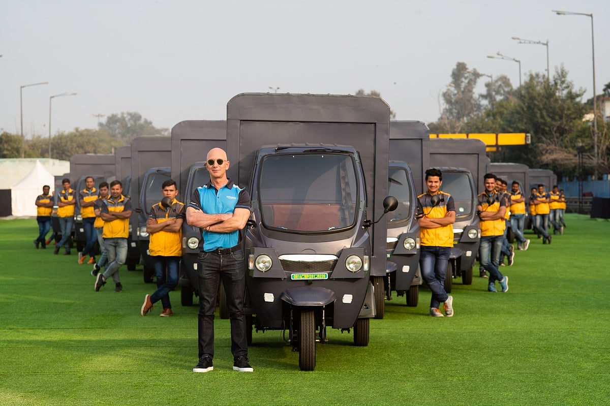 WATCH: Amazon CEO Jeff Bezos drives e-rickshaw; wins hearts on social media 