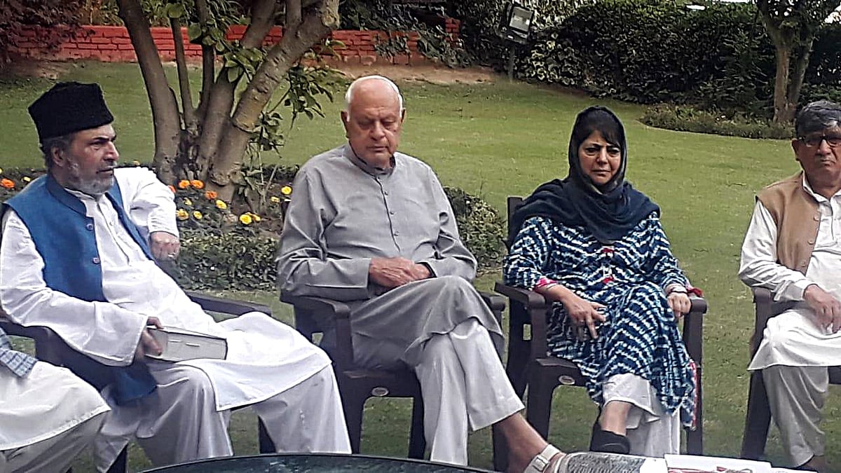  Peoples Democratic Party (PDP) leader Mehbooba Mufti and Nation Conference President Farooq Abdullah (IANS- File Photo)