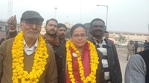 Anti-CAA protests: Activist Sadaf Jafar, former IPS officer SR Darapuri released from Lucknow jail