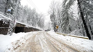 Extreme cold weather kills over 100 in Pakistan