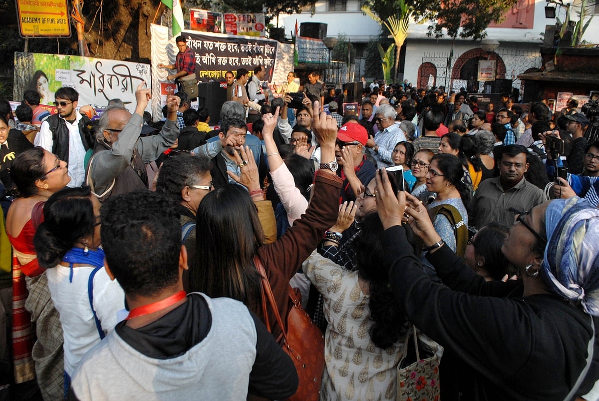 Theatre artistes hold a protest rally against Communalism, in Kolkata (IANS Photo)