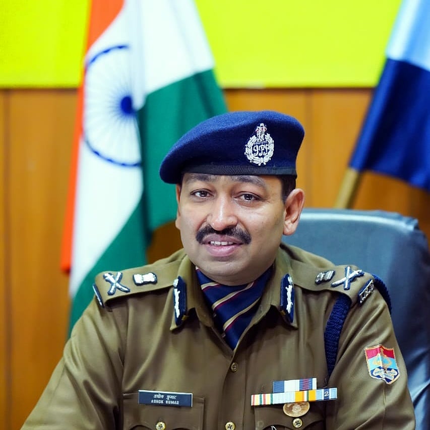 Uttarakhand police ‘distributing’ phones worth crores  