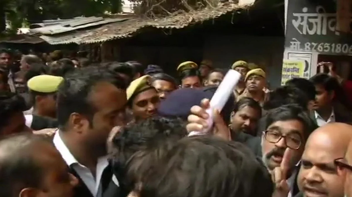 Crude bomb hurled in a Lucknow court. Two lawyers injured. Three live crude bombs recovered