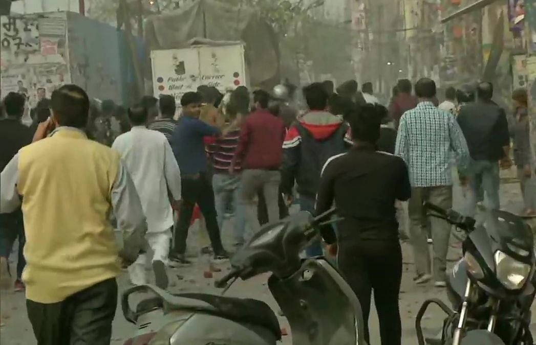 Delhi: Pro, anti-CAA protesters clash in Maujpur near Jafrabad; two injured, metro stations closed