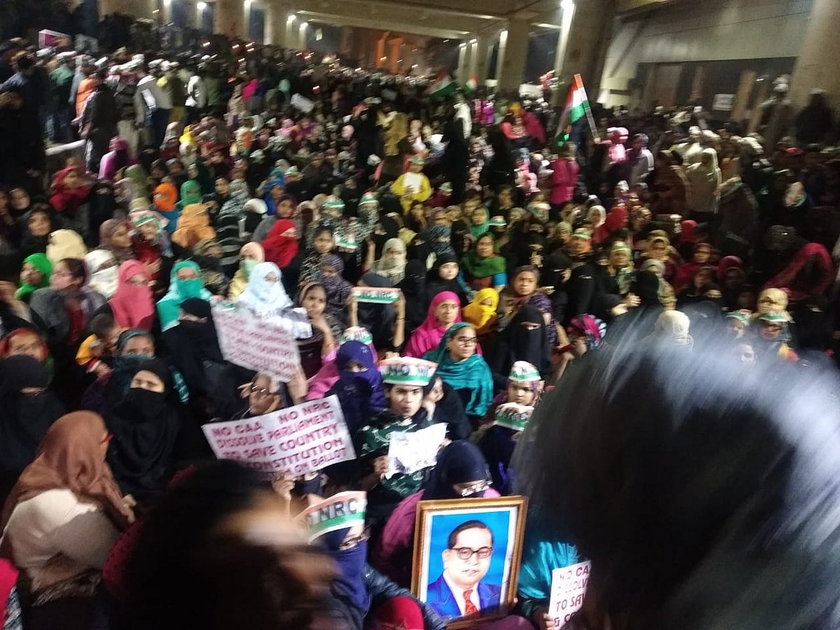 Delhi: Pro, anti-CAA protesters clash in Maujpur near Jafrabad; two injured, metro stations closed