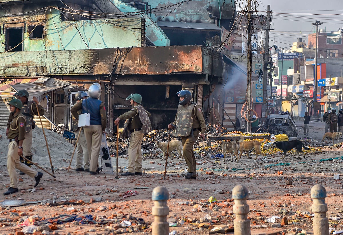 Amid pandemic & lockdown blues, mudslinging in Mumbai, hounding of dissenting  voices in Delhi continue