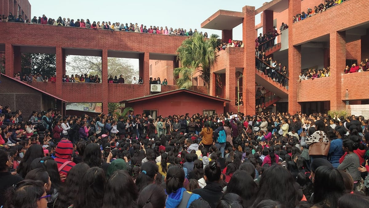 10 arrested in Gargi College molestation case