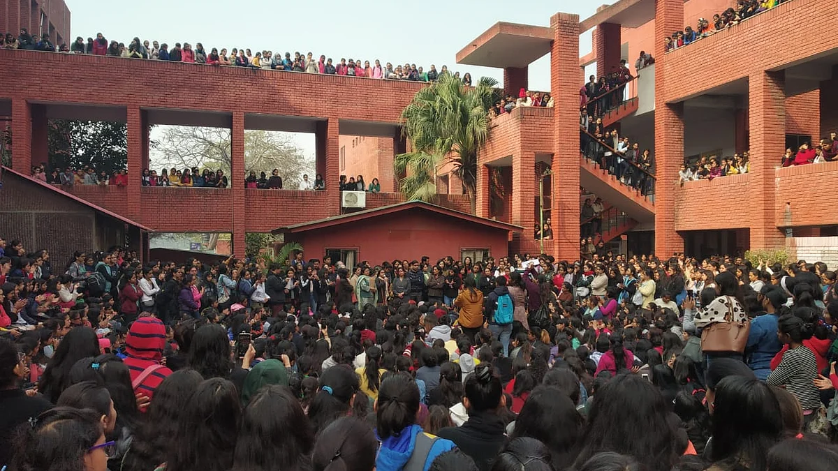 10 arrested in Gargi College molestation case