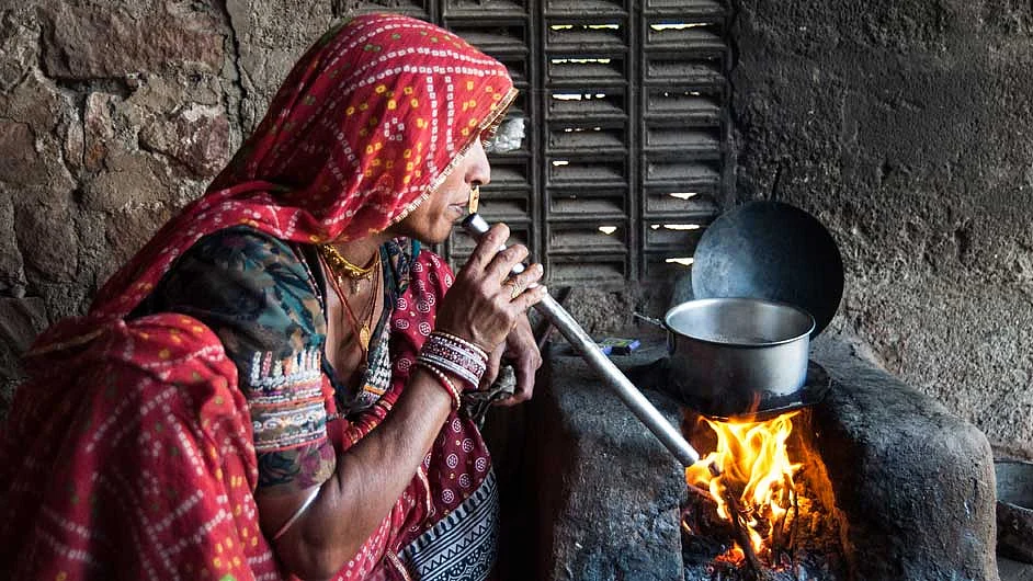 Beneficiaries of Ujjwala returning to unclean fuel due to costly LPG, 25% didn’t take second cylinder