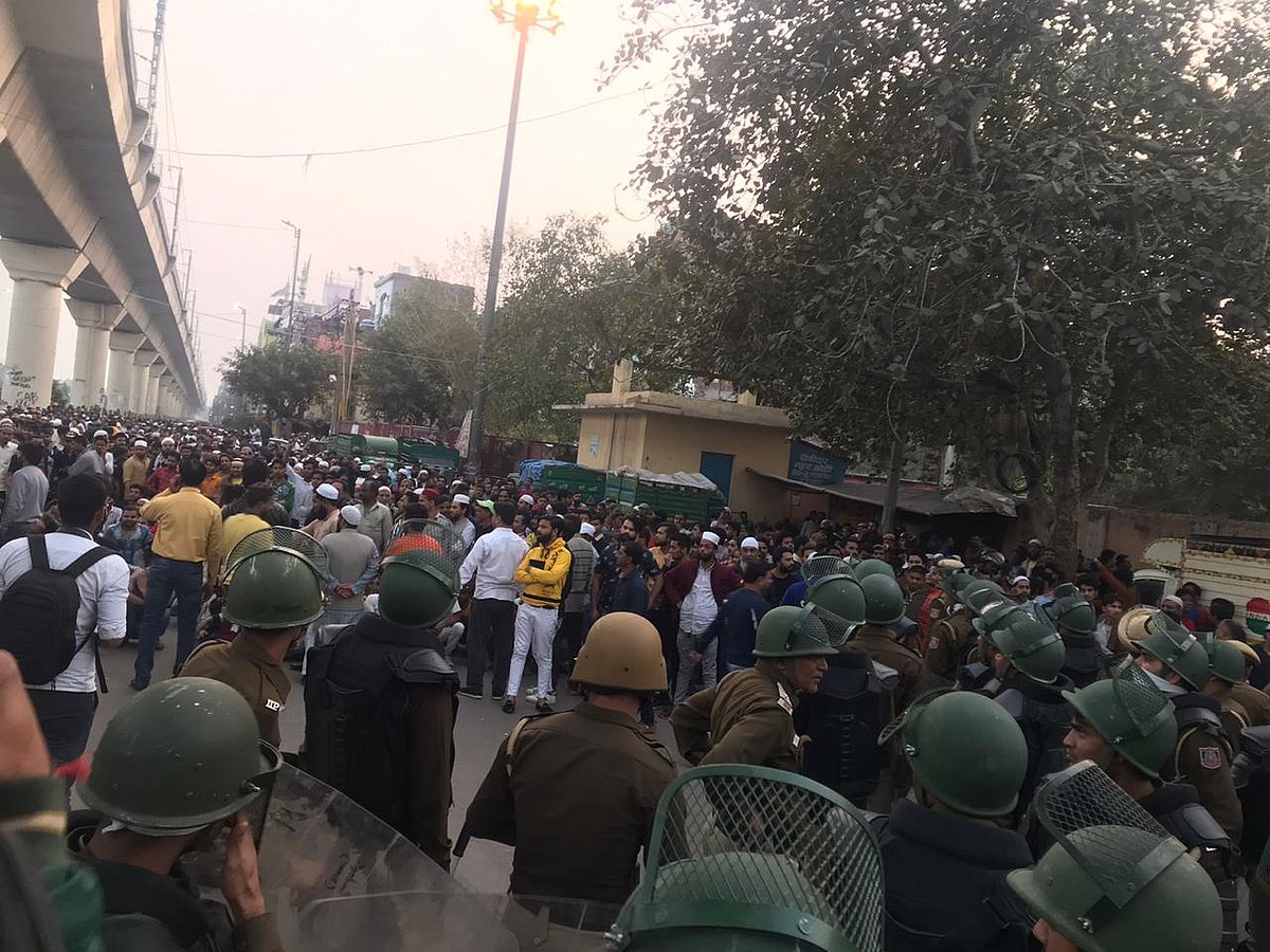 Orchestrated attacks, arson in northeast Delhi; a cop and civilian dead