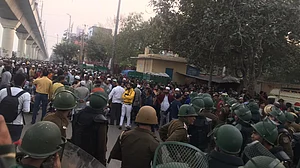 Orchestrated attacks, arson in northeast Delhi; a cop and civilian dead