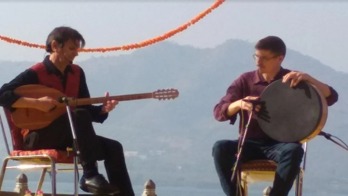 Kurdish singer Mico Kedes (left)