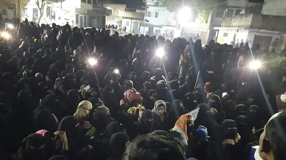 Uttar Pradesh: Anti-CAA protesters in Azamgarh lathi charged by police, women and children injured