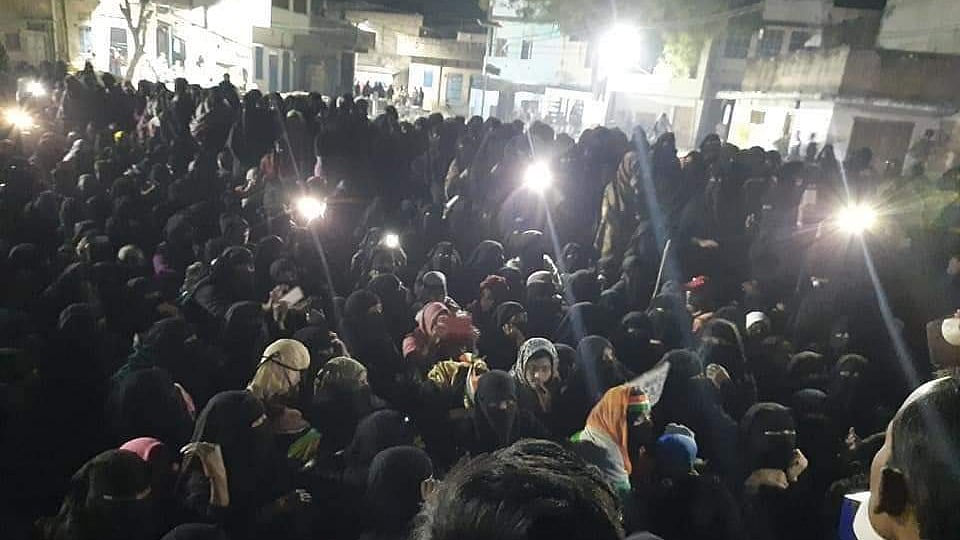 Uttar Pradesh: Anti-CAA protesters in Azamgarh lathi charged by police, women and children injured
