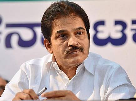 Congress gives breach of privilege notice over PM's remarks on Nehru surname