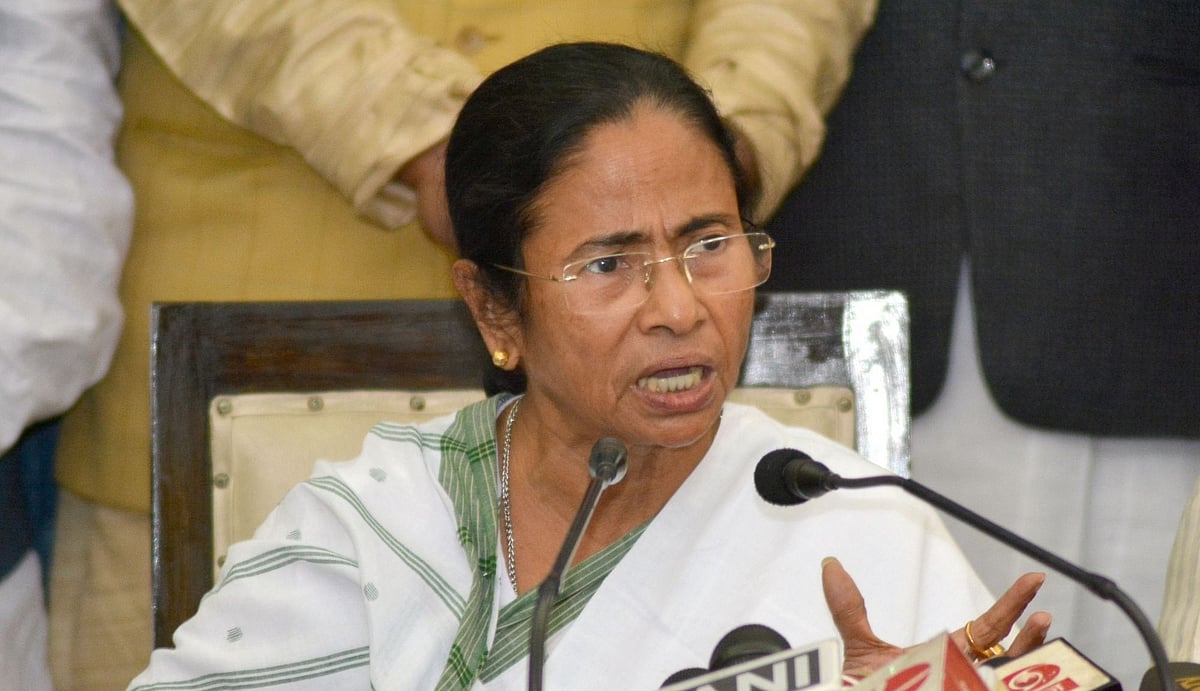 Disrespect of national anthem complaint: Bombay HC refuses to grant any relief to Mamata Banerjee