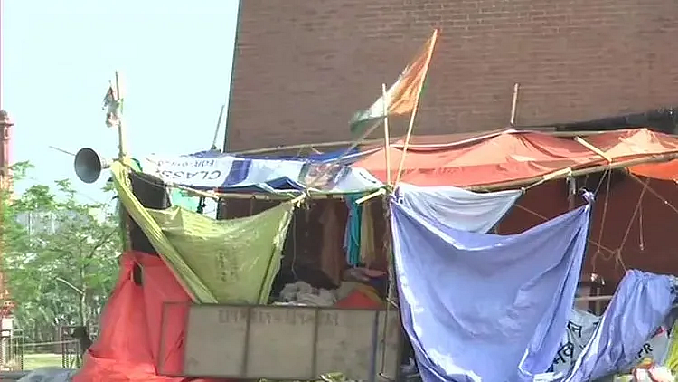 Women call off anti-CAA protest at Clock Tower in Lucknow temporarily