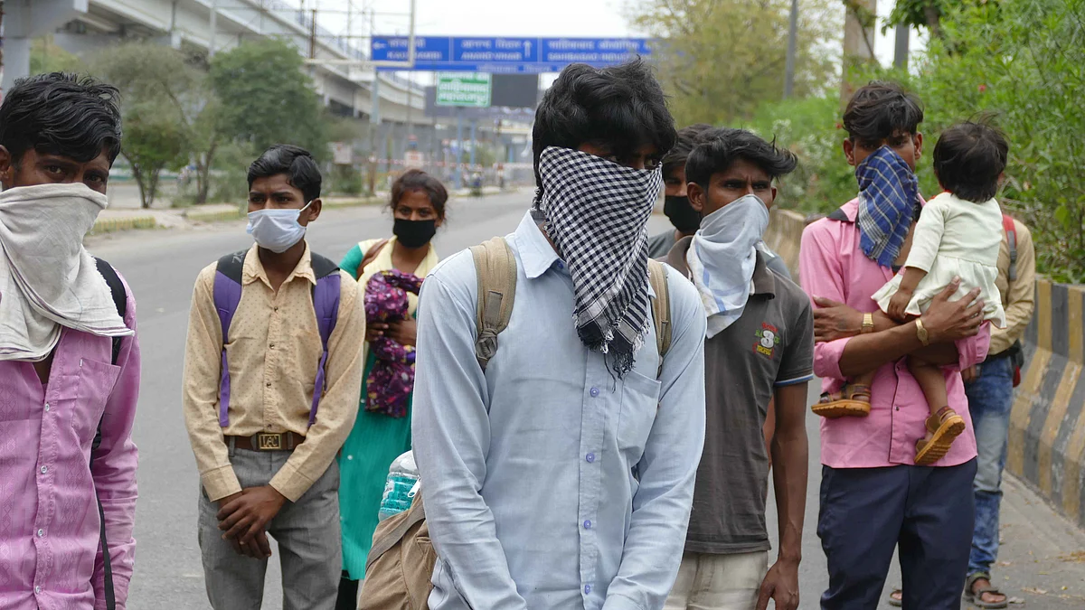 Labourers walking back  home at Maharajpur with children and women without being paid. They live in rented rooms which now they have to vacate as no money is left. (NH Photo by Pramod Pushkarna)
