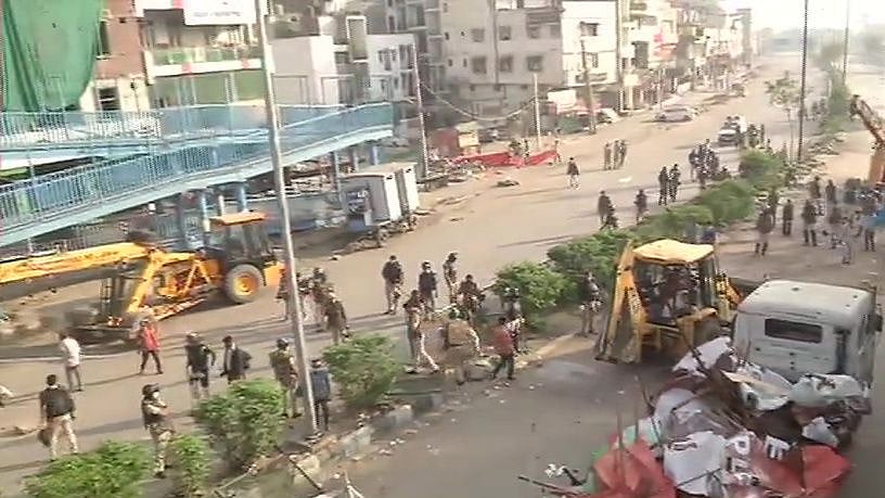 Shaheen being cleared out by Delhi Police (Photo Courtesy: ANI/Twitter)