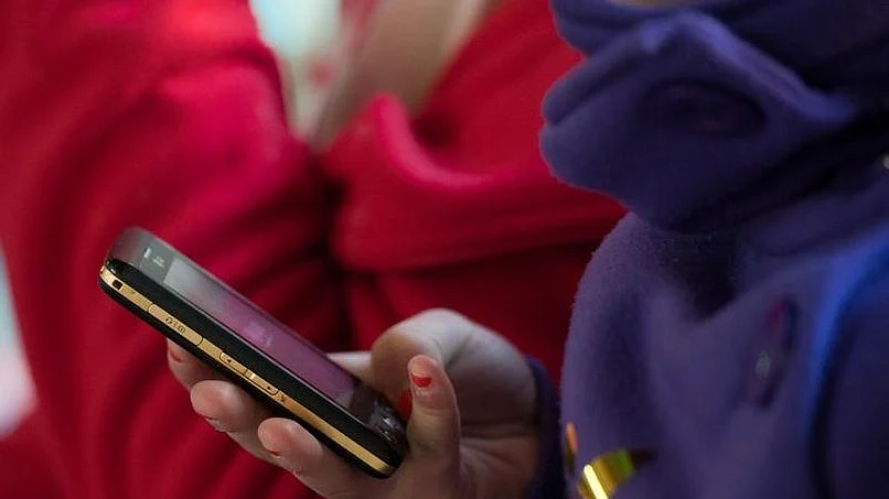 Smartphones main reason for sleep deprivation among Indians