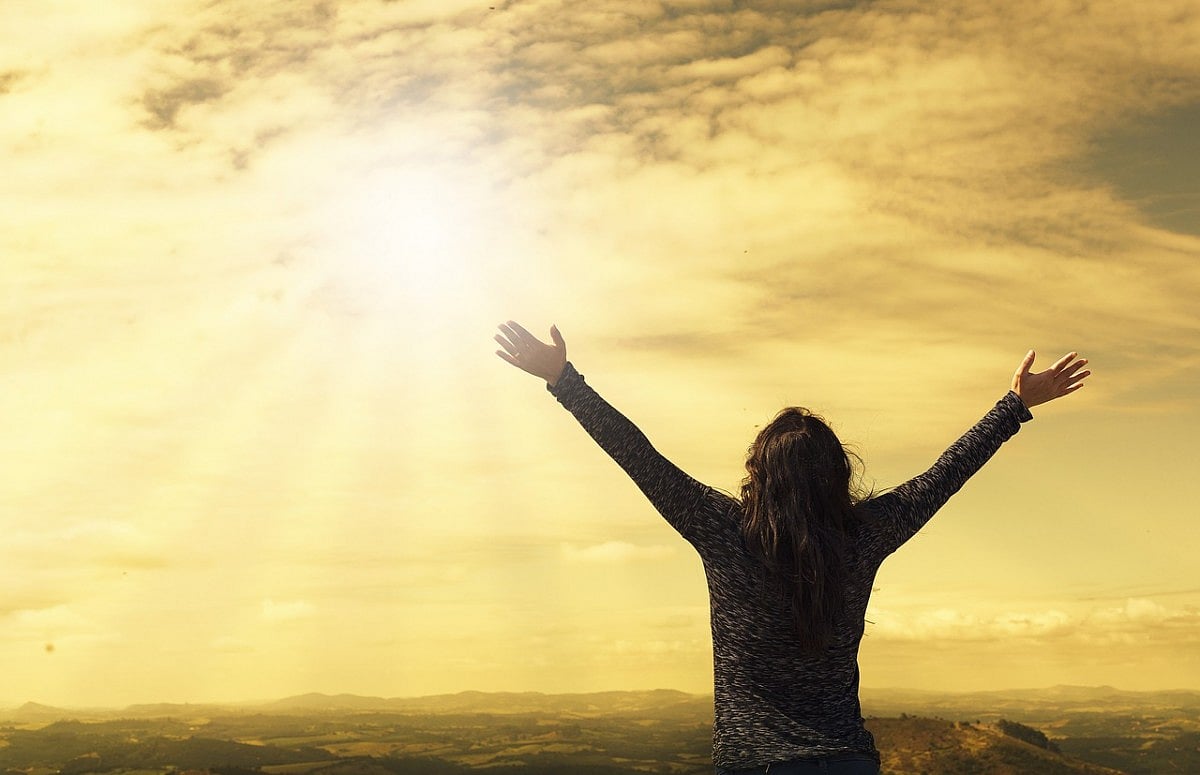 To stay positive, live in the moment but plan ahead: Study  