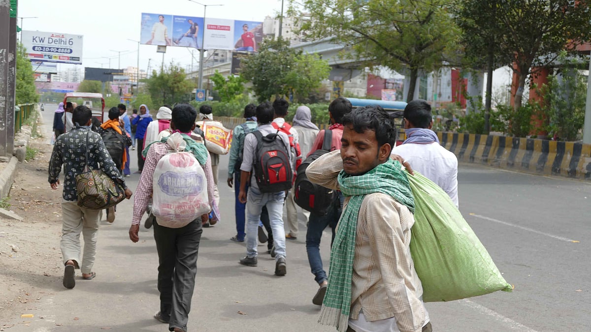 Daily wagers returning their native places after lockdown (Photo Courtesy: NH photo by Prarmod Pushkarana)