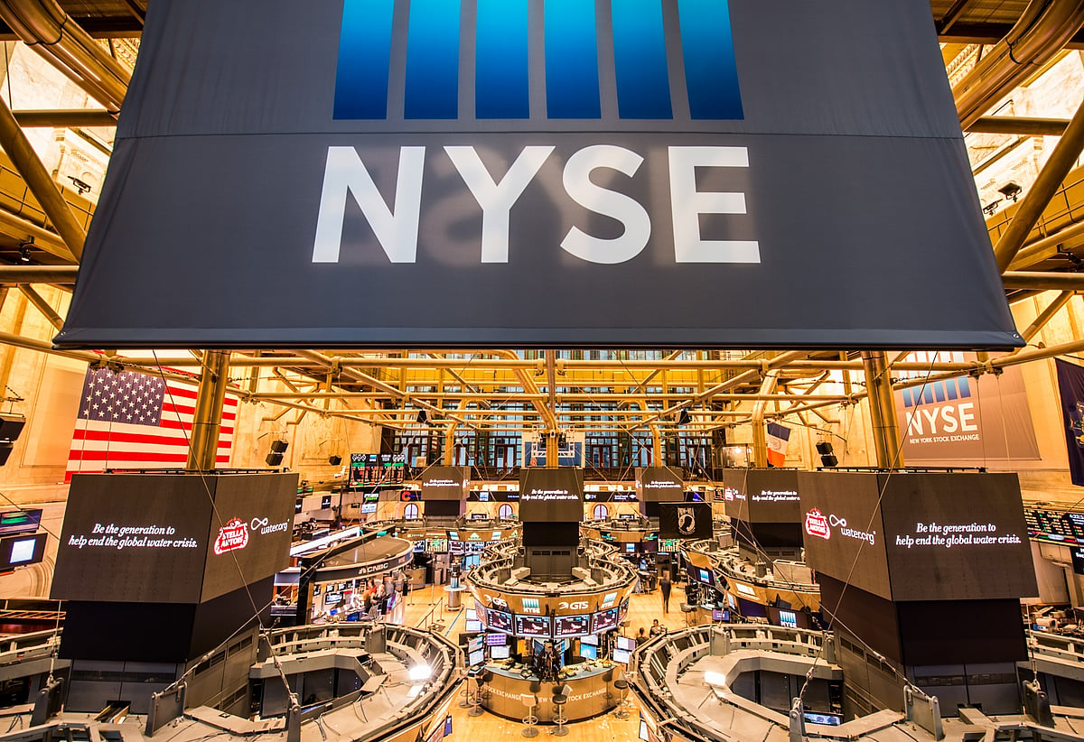 Dow plunges nearly 10% in worst session since 1987 crash