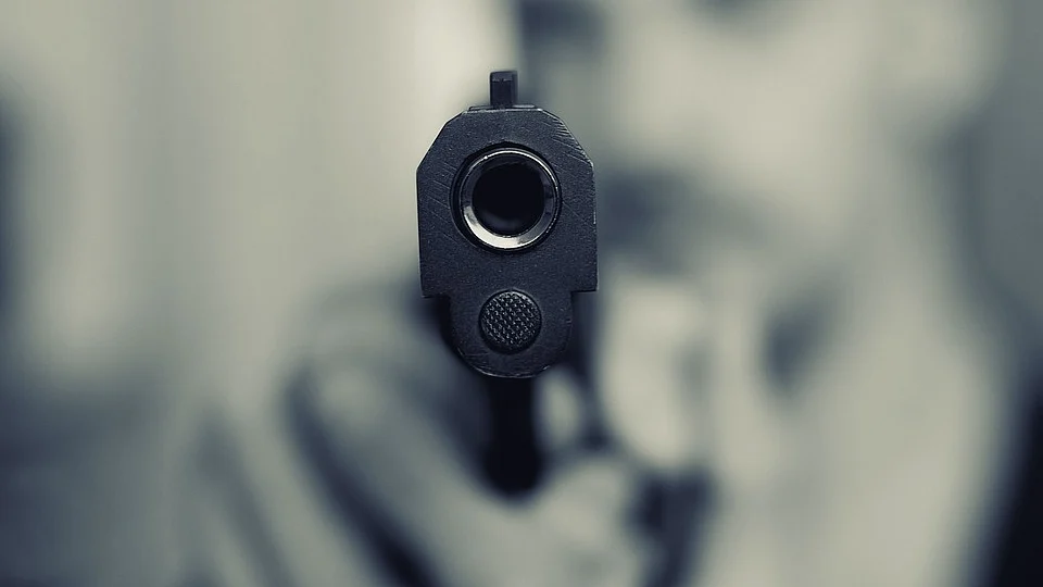 Police respond to reported mass hostage-taking at Manila mall
