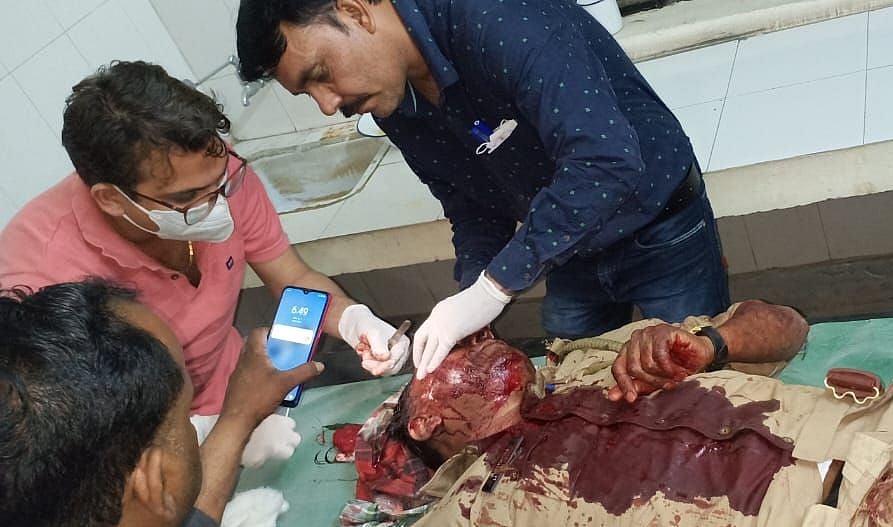 Uttar Pradesh: Cops attacked by Villagers while trying to enforce lockdown, SI, constable serious